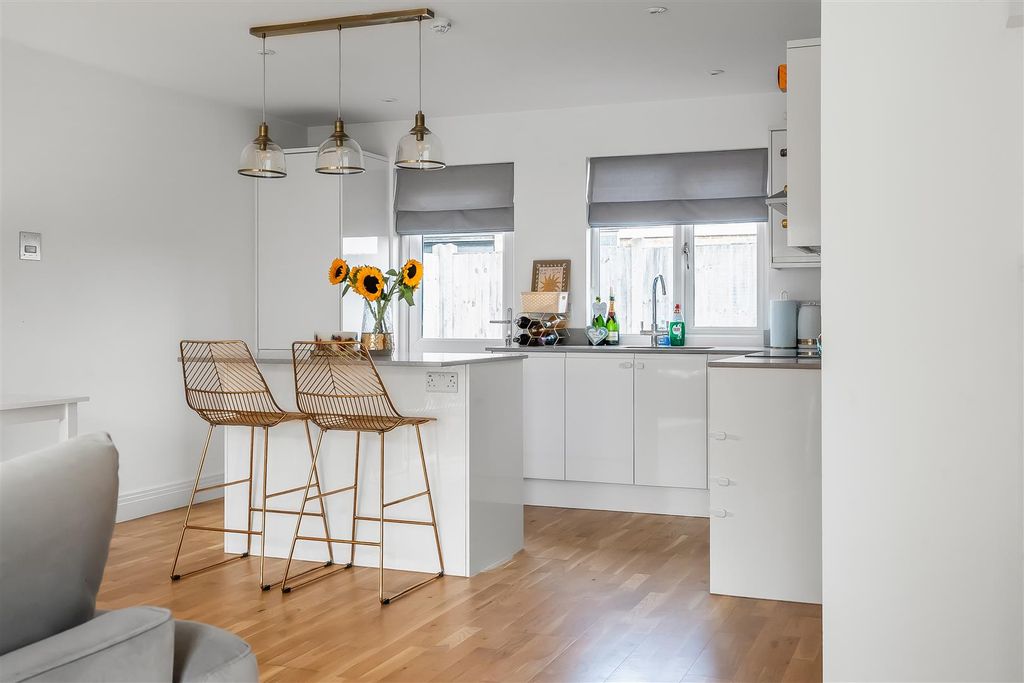 Property photo 3 of 12 5-Vincent-Mews-11.Jpg