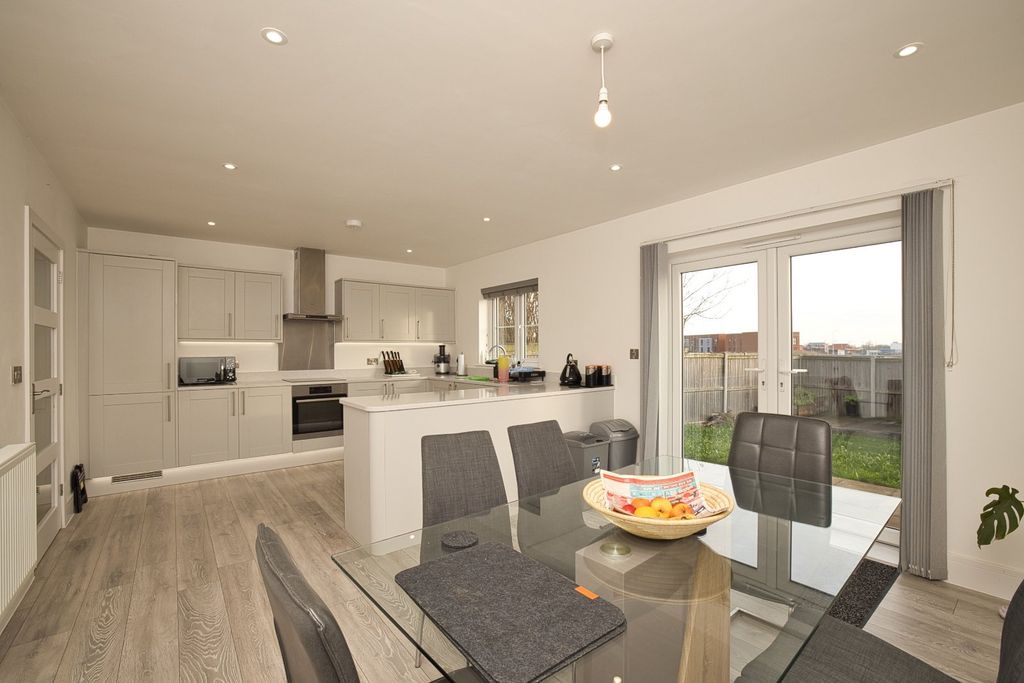 Property photo 3 of 19 Picture 3