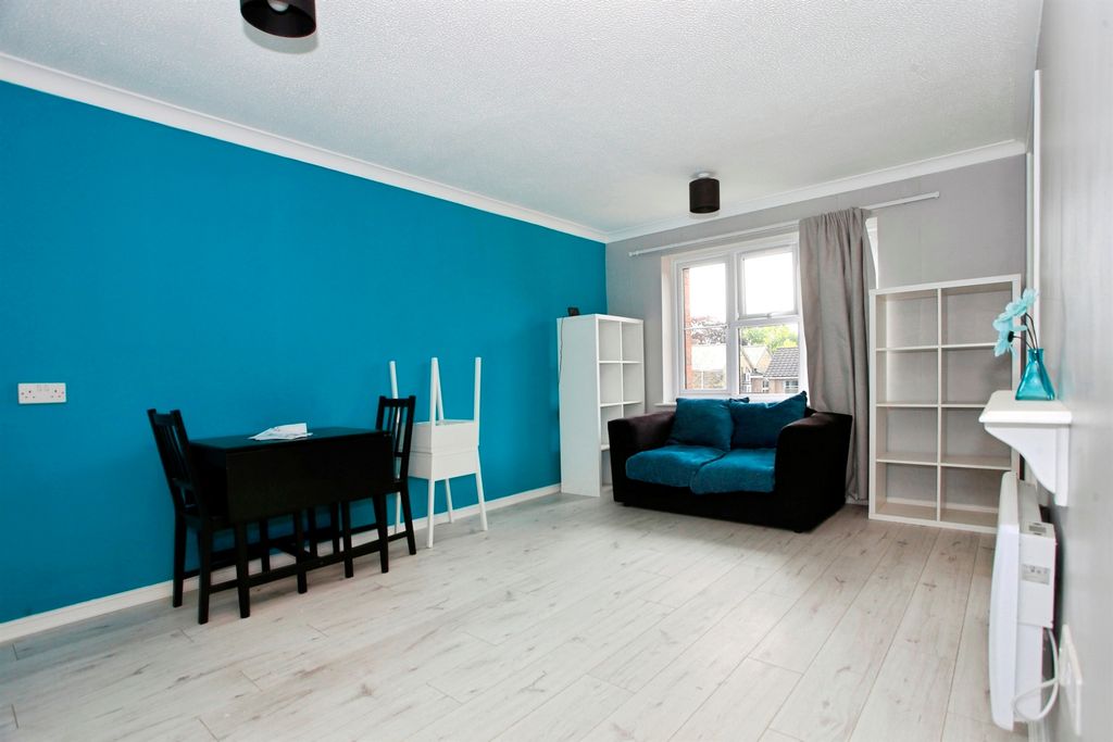 Property photo 2 of 12