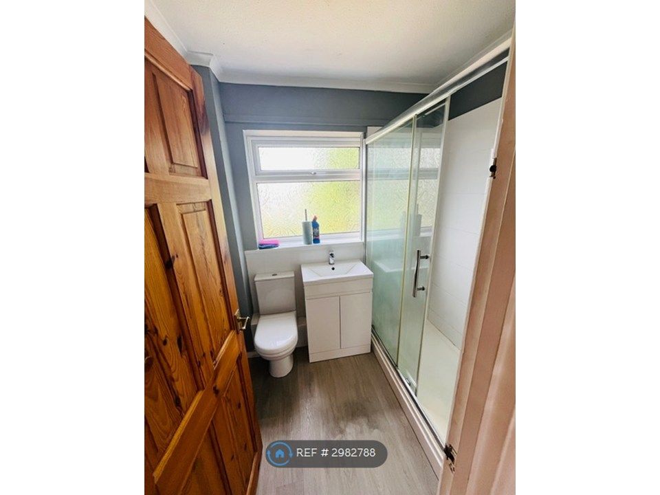 Property photo 3 of 4 Bathroom