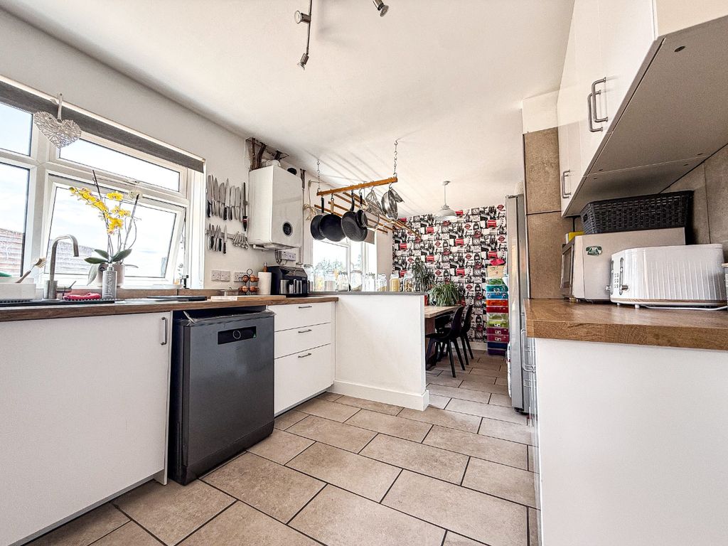 Property photo 2 of 18 3866634