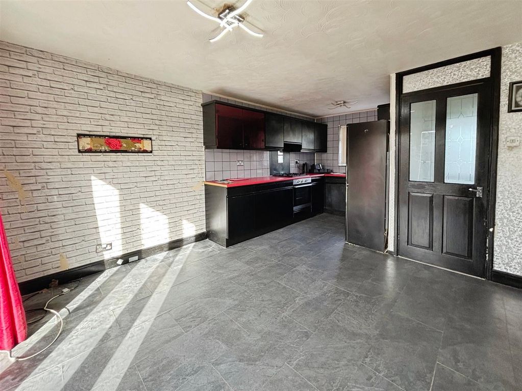 Property photo 3 of 17 Kitchen/Diner