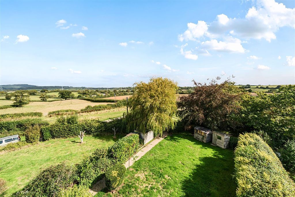 Property photo 2 of 15 1347449-12-68c2B128527A4.Jpg