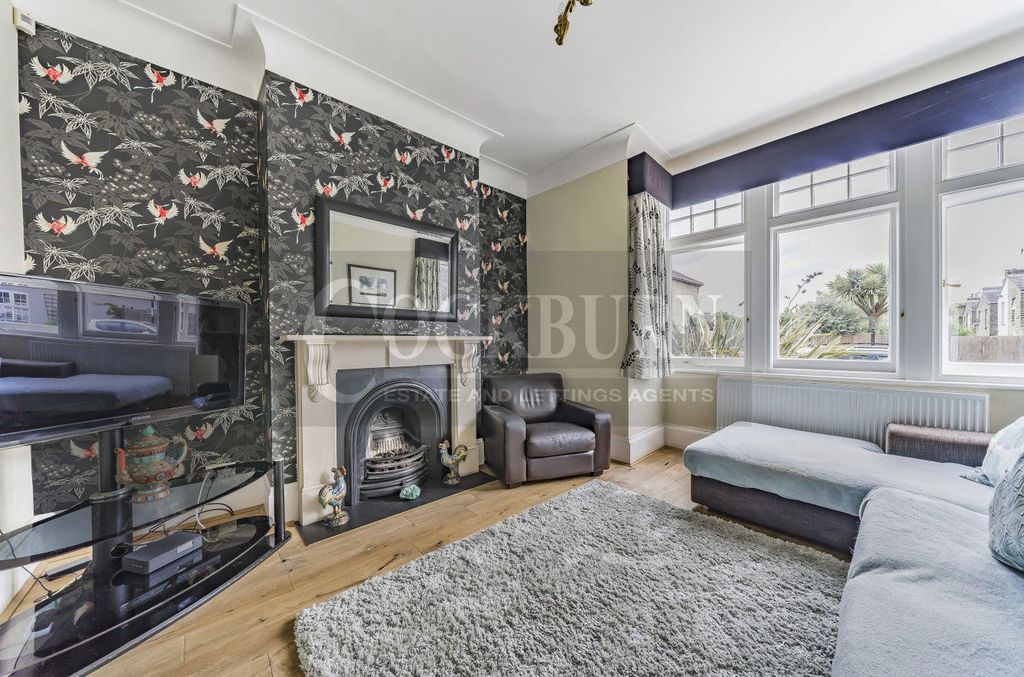 Property photo 3 of 23