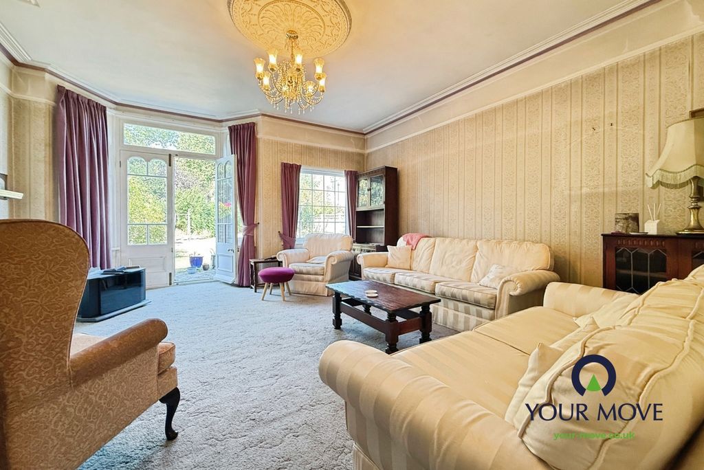 Property photo 2 of 17 Lounge
