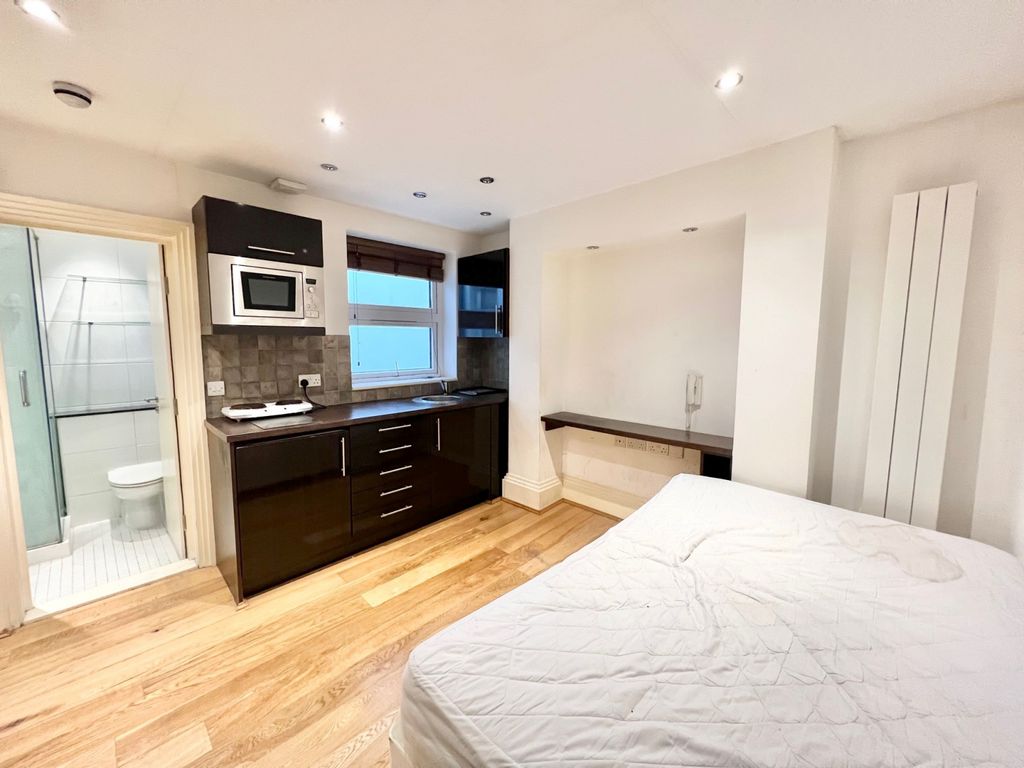 Property photo 3 of 8 Gallery