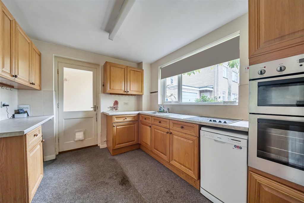 Property photo 3 of 27 1373680-13-69024Dced4c95.Jpg