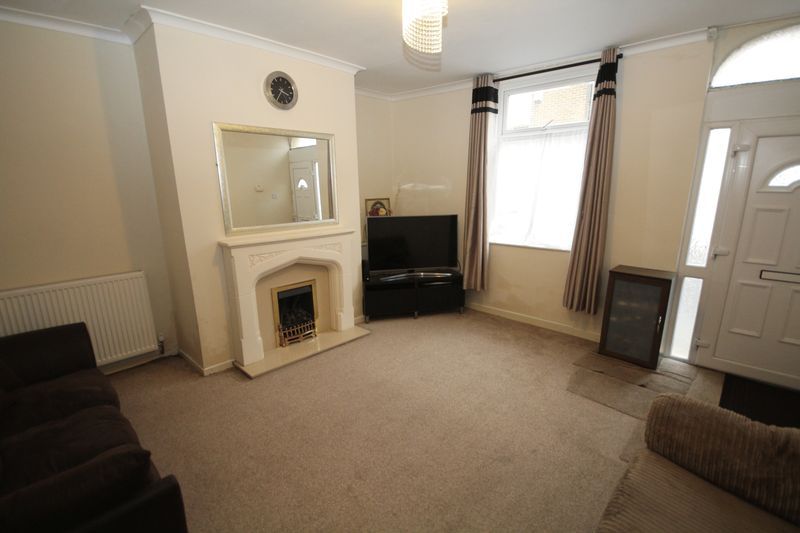 Property photo 3 of 11 Lounge