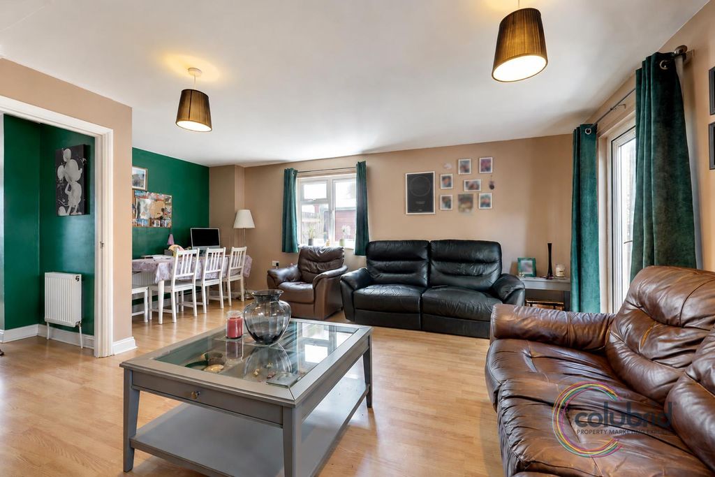 Property photo 3 of 17