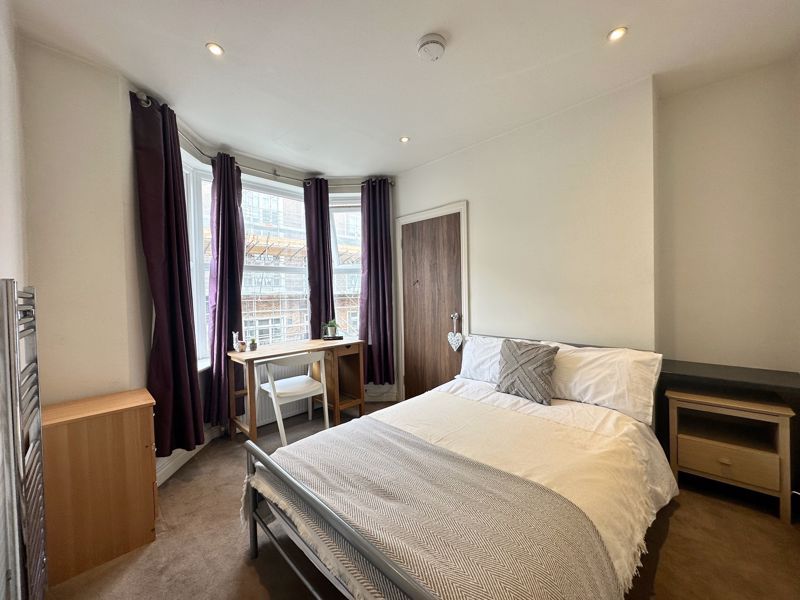 Property photo 3 of 9 Photo 9