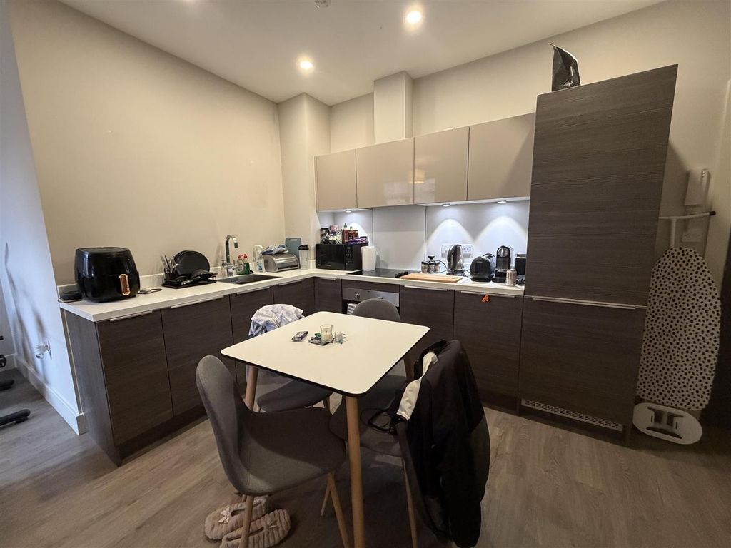Property photo 3 of 6 Modern Fitted Kitchen With Stylish Dining Area...