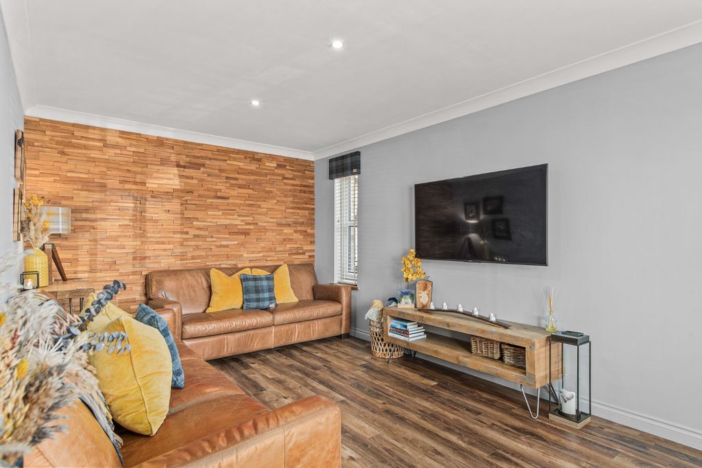 Property photo 3 of 37 5128386