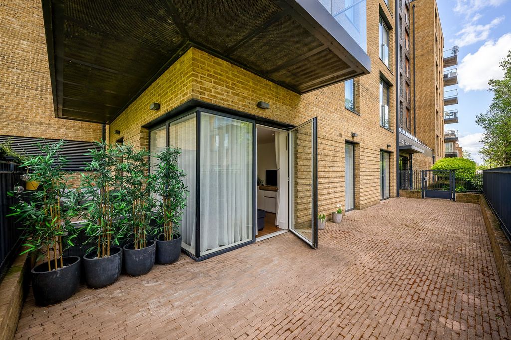 Property photo 1 of 24