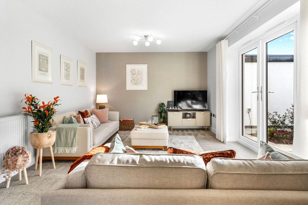 Property photo 3 of 16 Show Home Ex