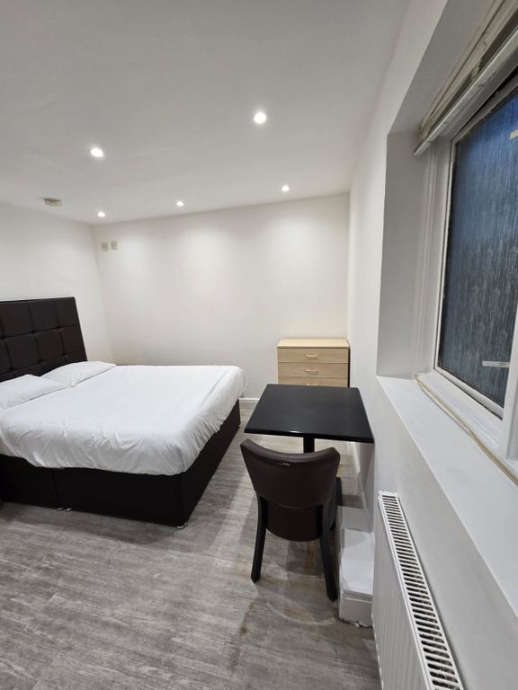 Property photo 2 of 6 Room