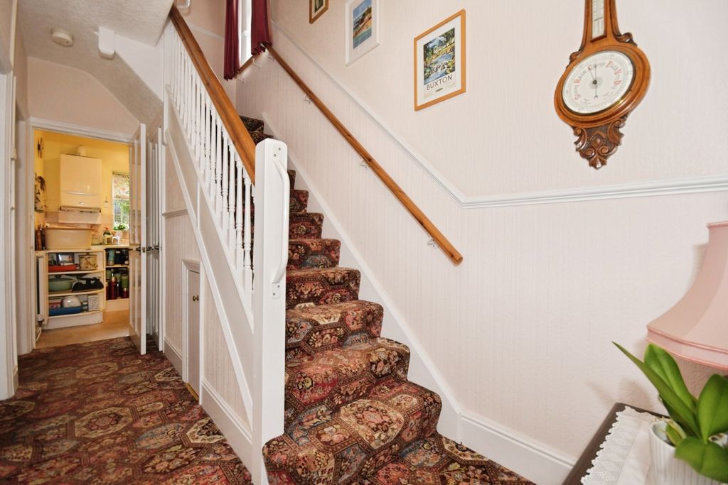 Property photo 3 of 25 Staircase