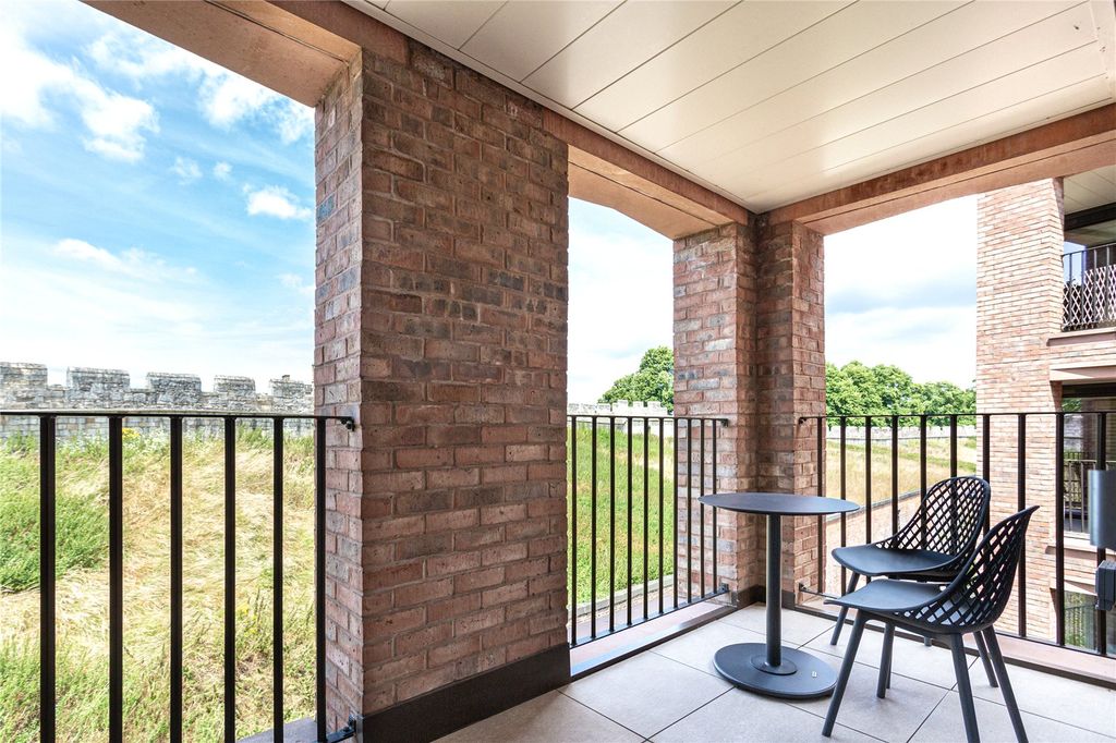 Property photo 3 of 18 Balcony