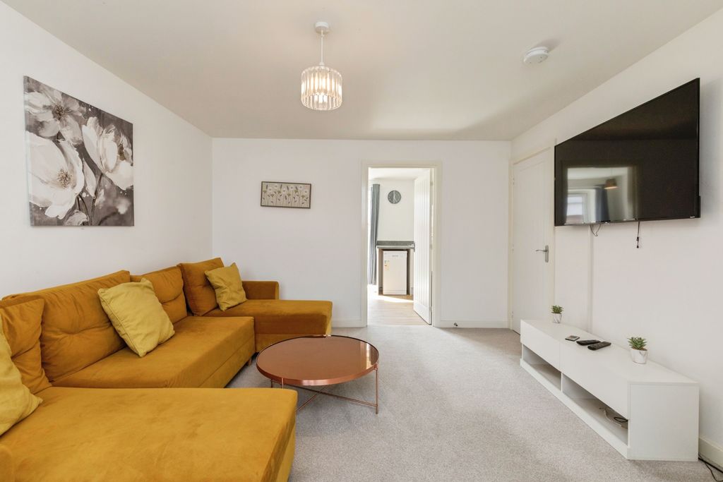 Property photo 3 of 21 Living Room