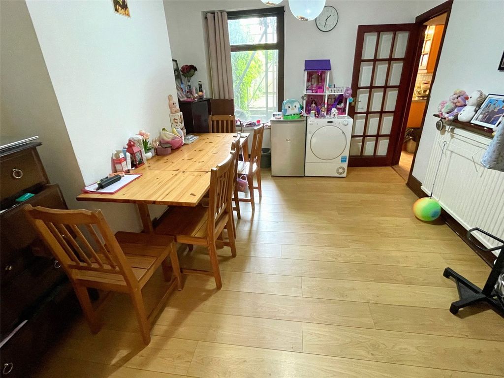 Property photo 3 of 10 Dining Room