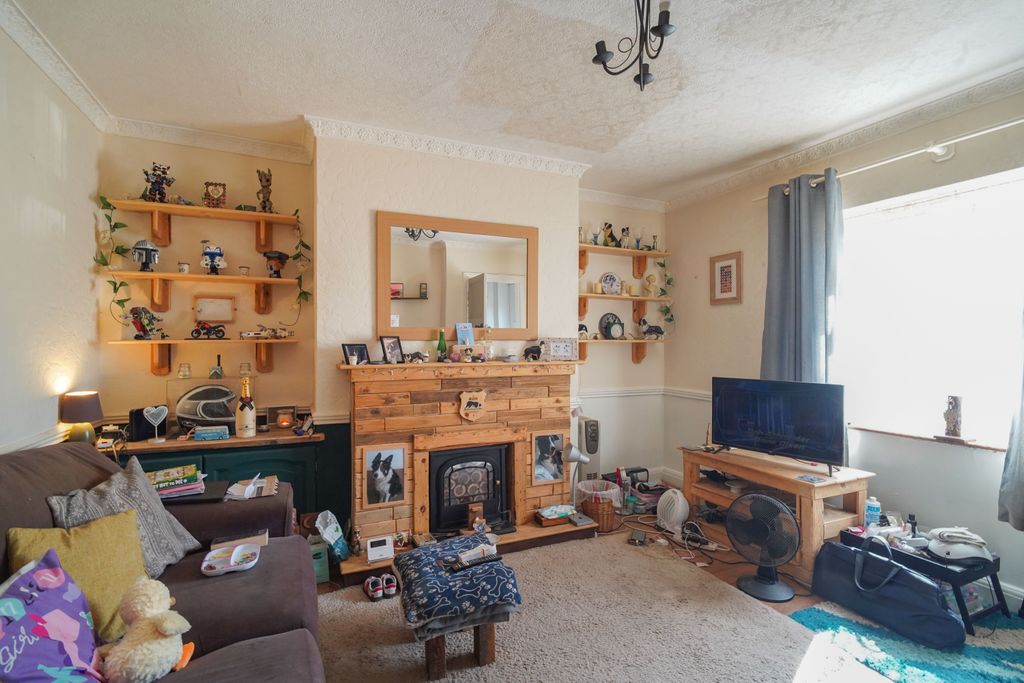Property photo 2 of 18