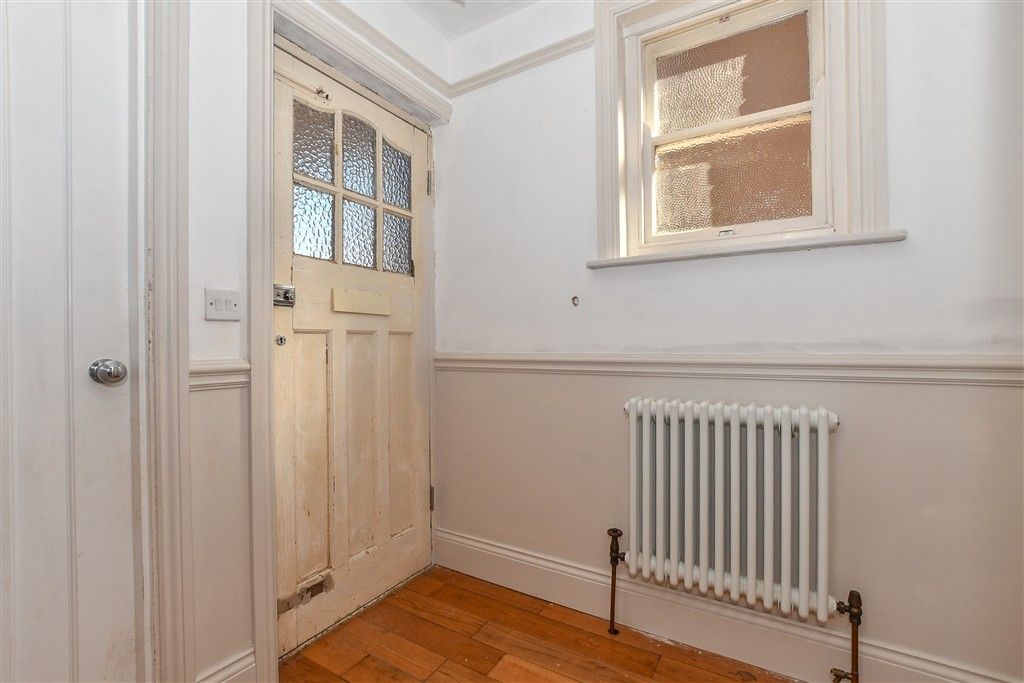 Property photo 3 of 17 Entrance Hall
