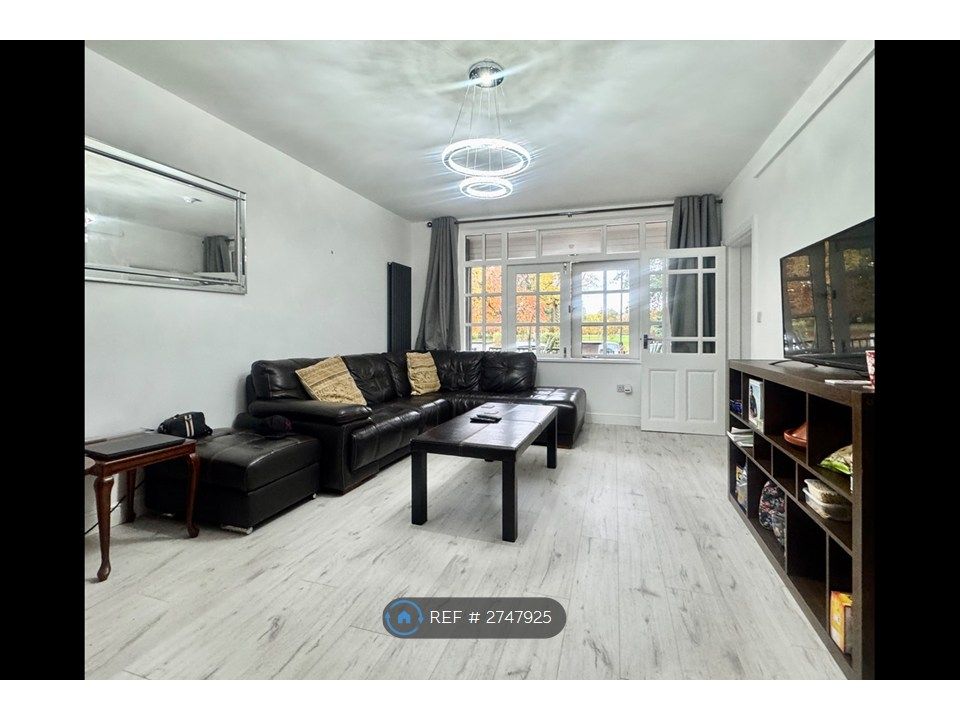 Property photo 1 of 7 Living Area