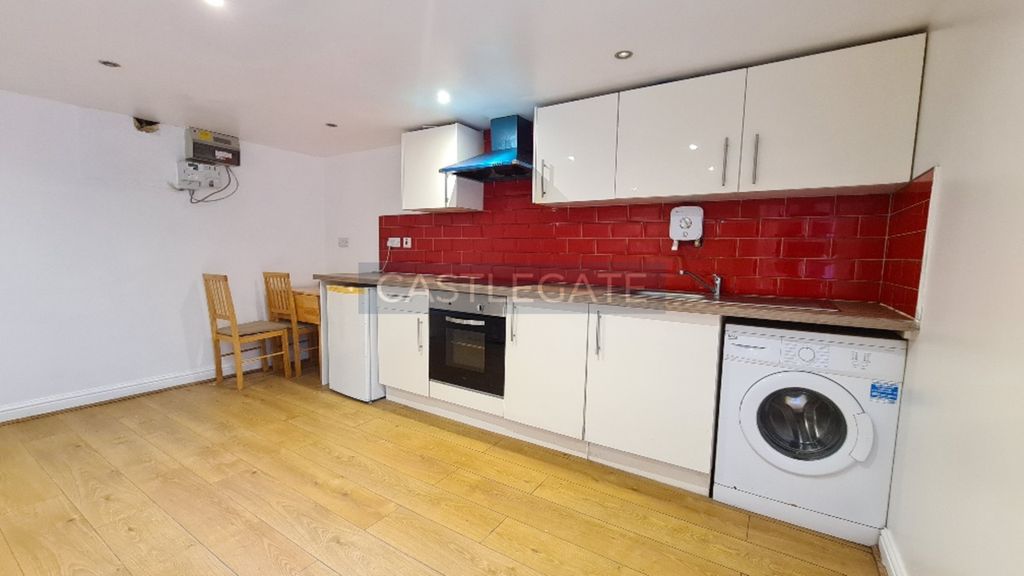 Property photo 2 of 6 28A Church Street, Crosland Moor, Huddersfield, West Yorkshire, HD4 5Dq