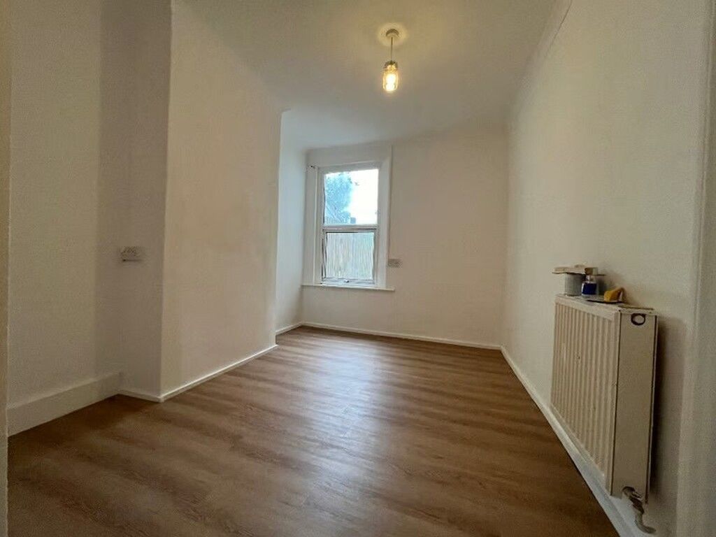 Property photo 3 of 6 Dmcuug6B.Jpg