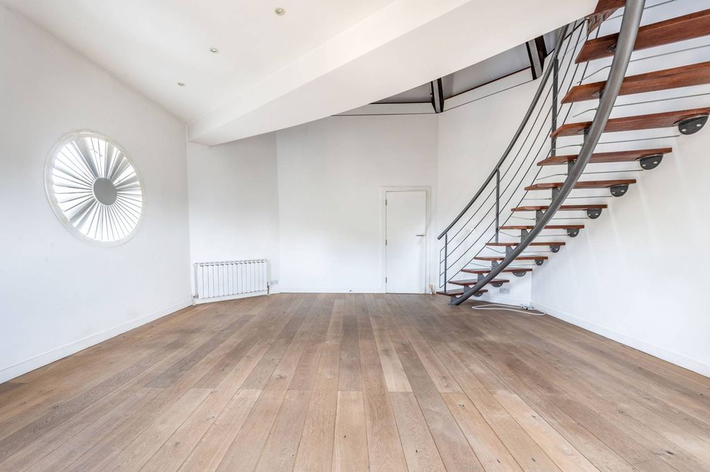 Property photo 1 of 24