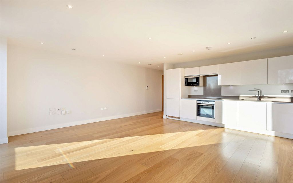 Property photo 3 of 14 Kitchen/Lounge