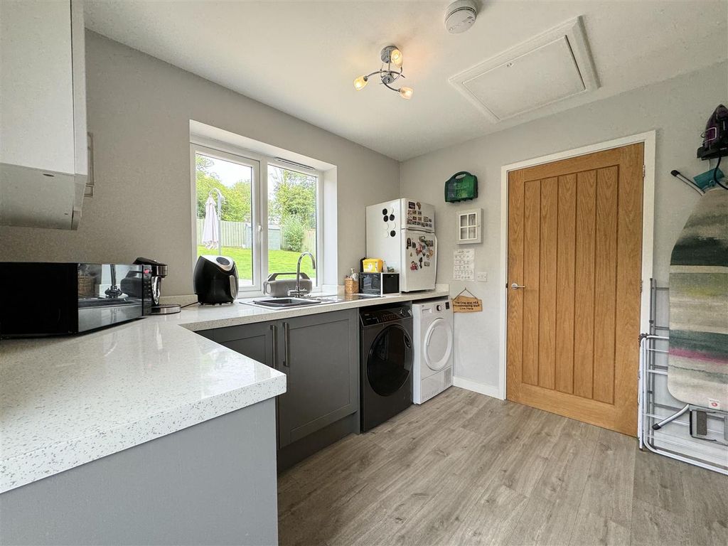 Property photo 3 of 31 Kitchen Diner