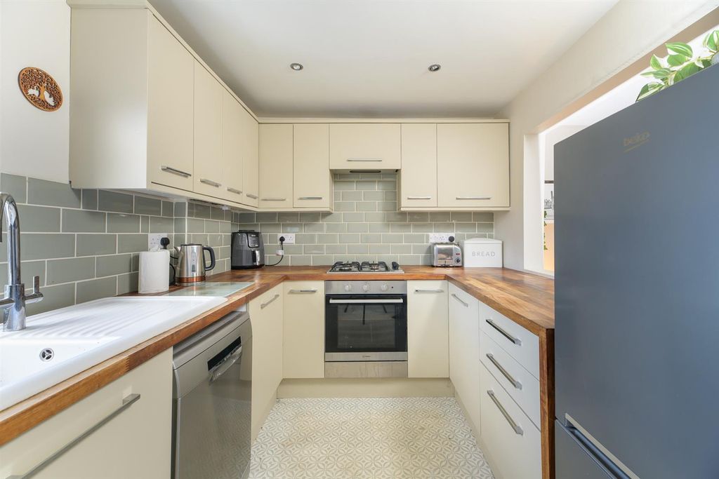 Property photo 3 of 28 Kitchen