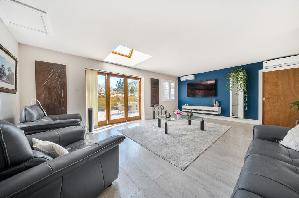 Property photo 3 of 23 14356381569Cab277d90F9