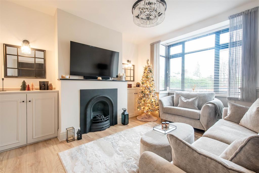 Property photo 2 of 25 Lounge