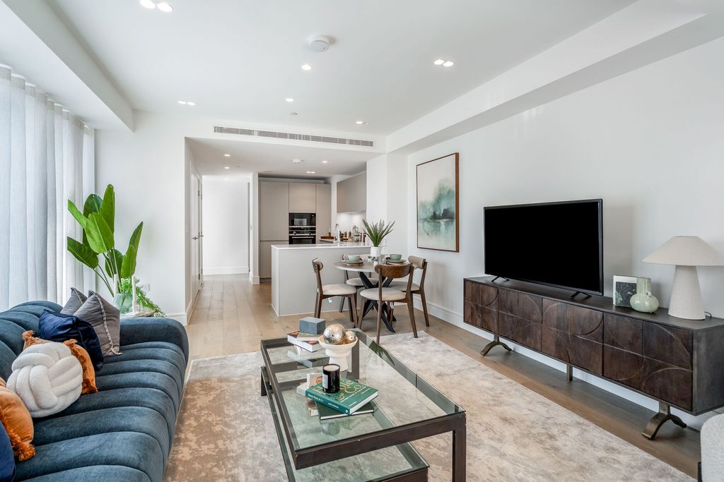 Property photo 3 of 16 93441_Empire House Apartment  (1)_Low.Jpg