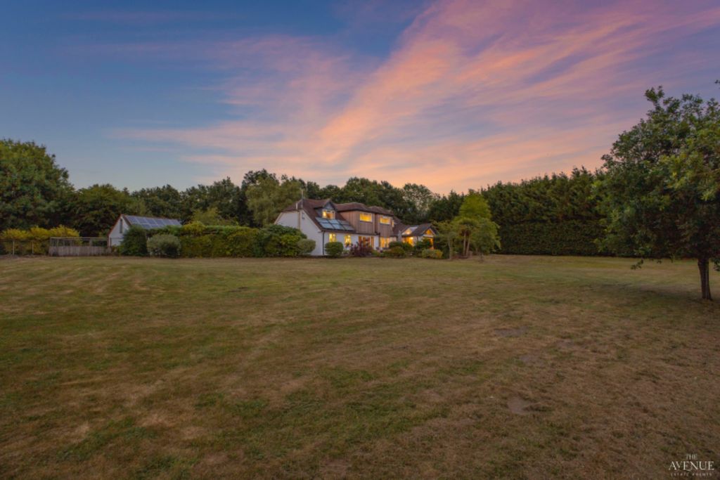 Property photo 3 of 36 4035434