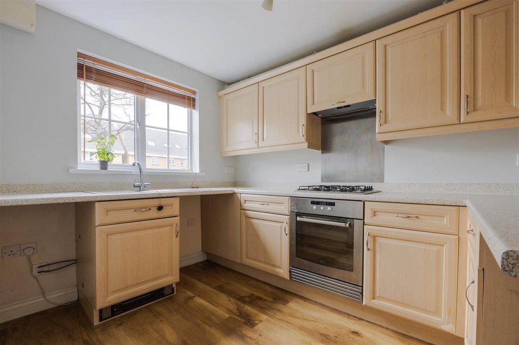 Property photo 2 of 10 Kitchen