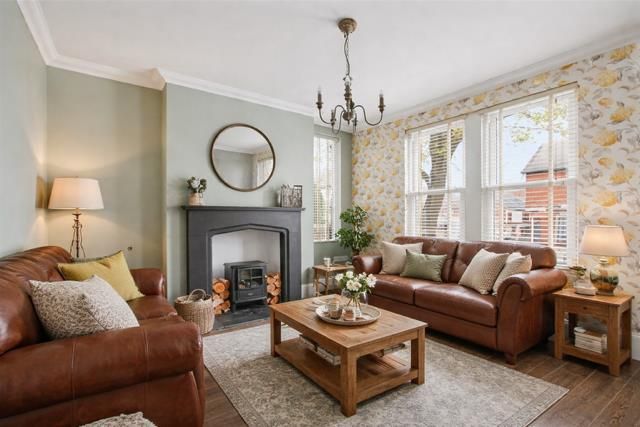 Property photo 3 of 29 173 Little - Family Room 2.Png