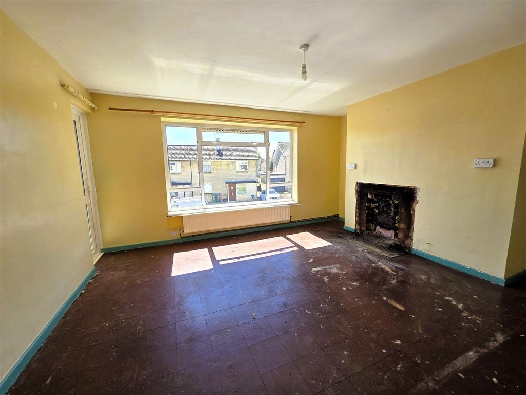 Property photo 2 of 10 13 Weller Road - Lounge.Jpg
