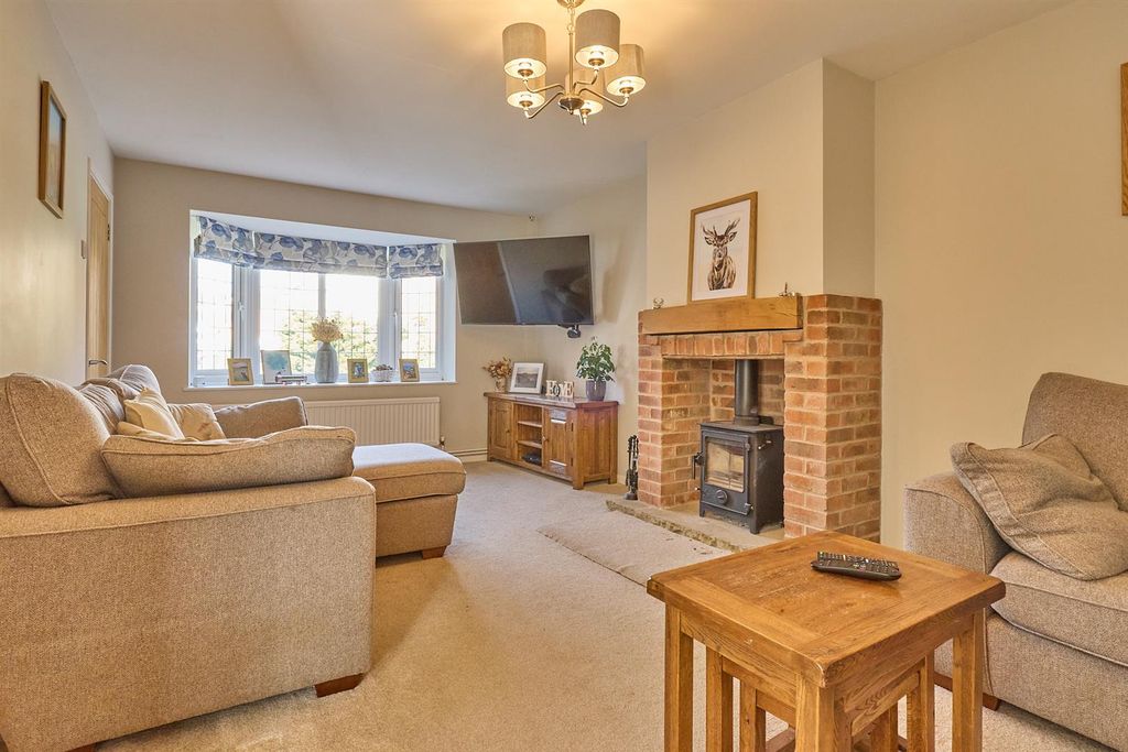 Property photo 3 of 32 Berrington Close Botcheston_9.Jpg