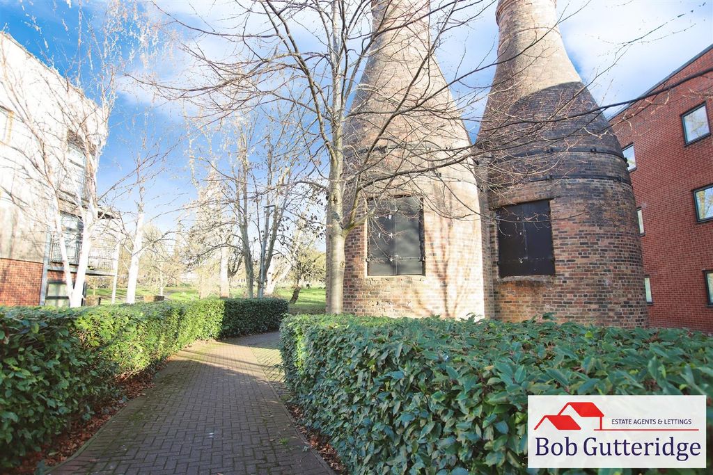 Property photo 3 of 15 Externally