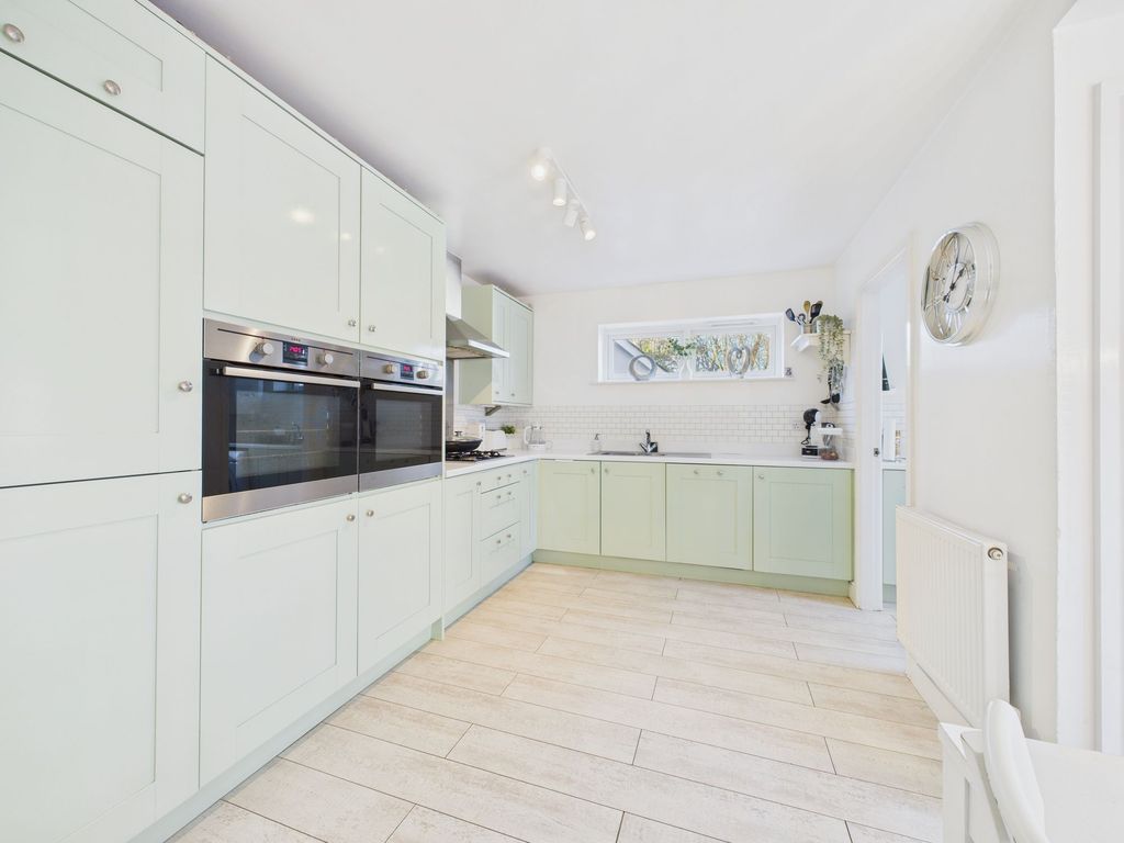 Property photo 2 of 31