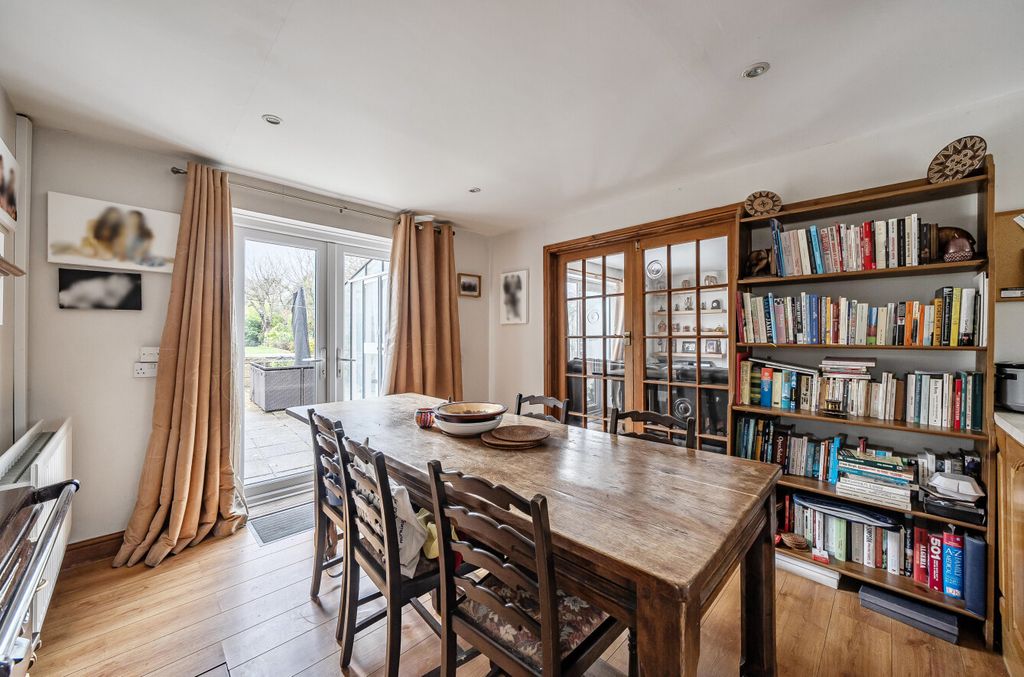 Property photo 2 of 18 1409151-11-698Ddf...