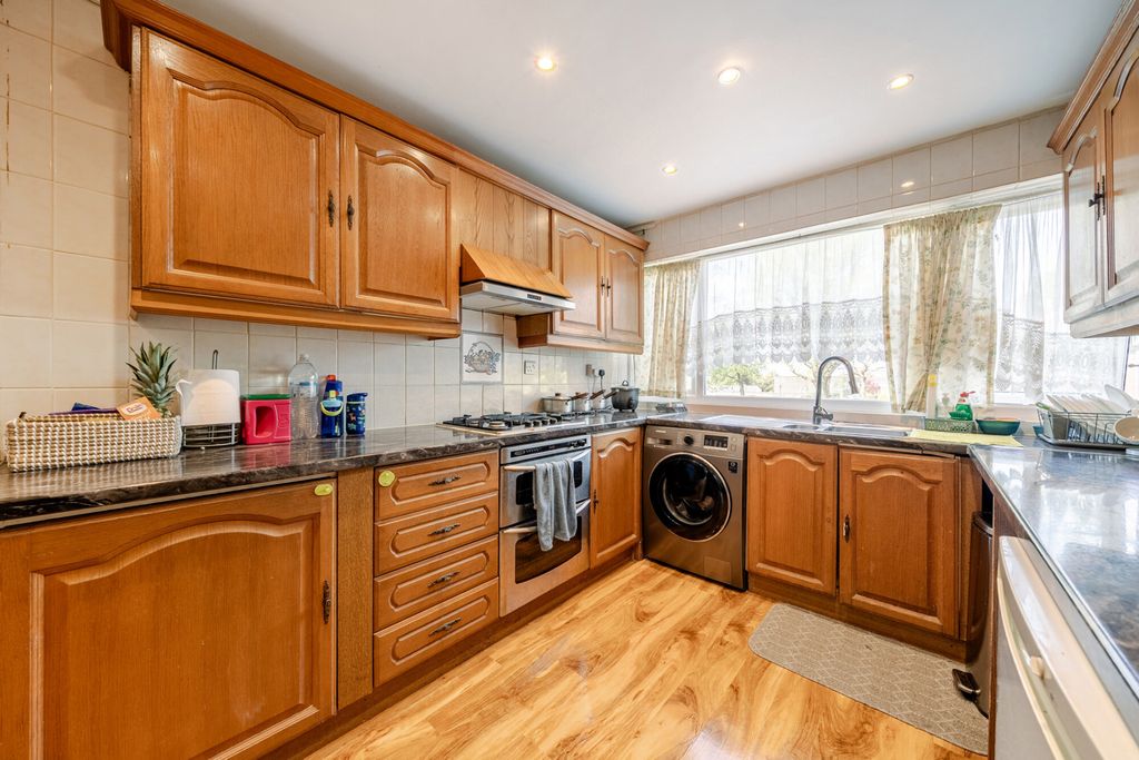 Property photo 2 of 19 Kitchen