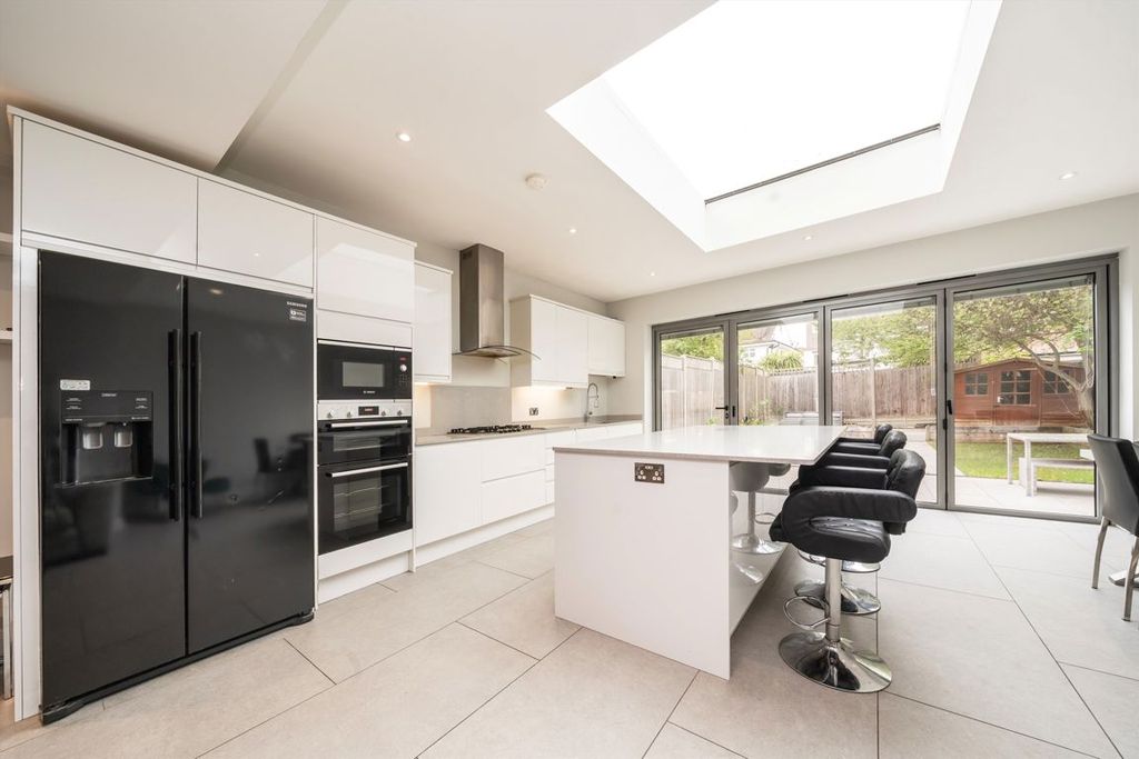 Property photo 3 of 8