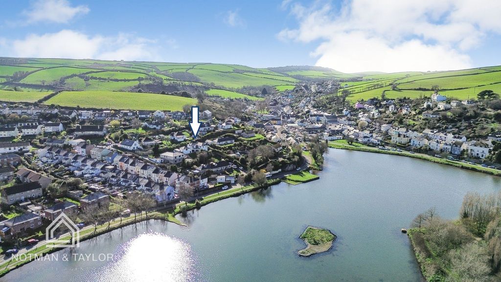 Property photo 1 of 34