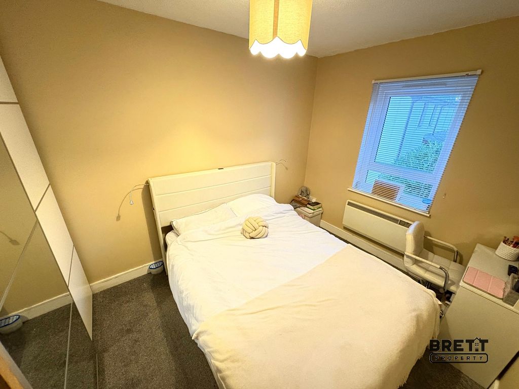 Property photo 3 of 6 Bedroom 1