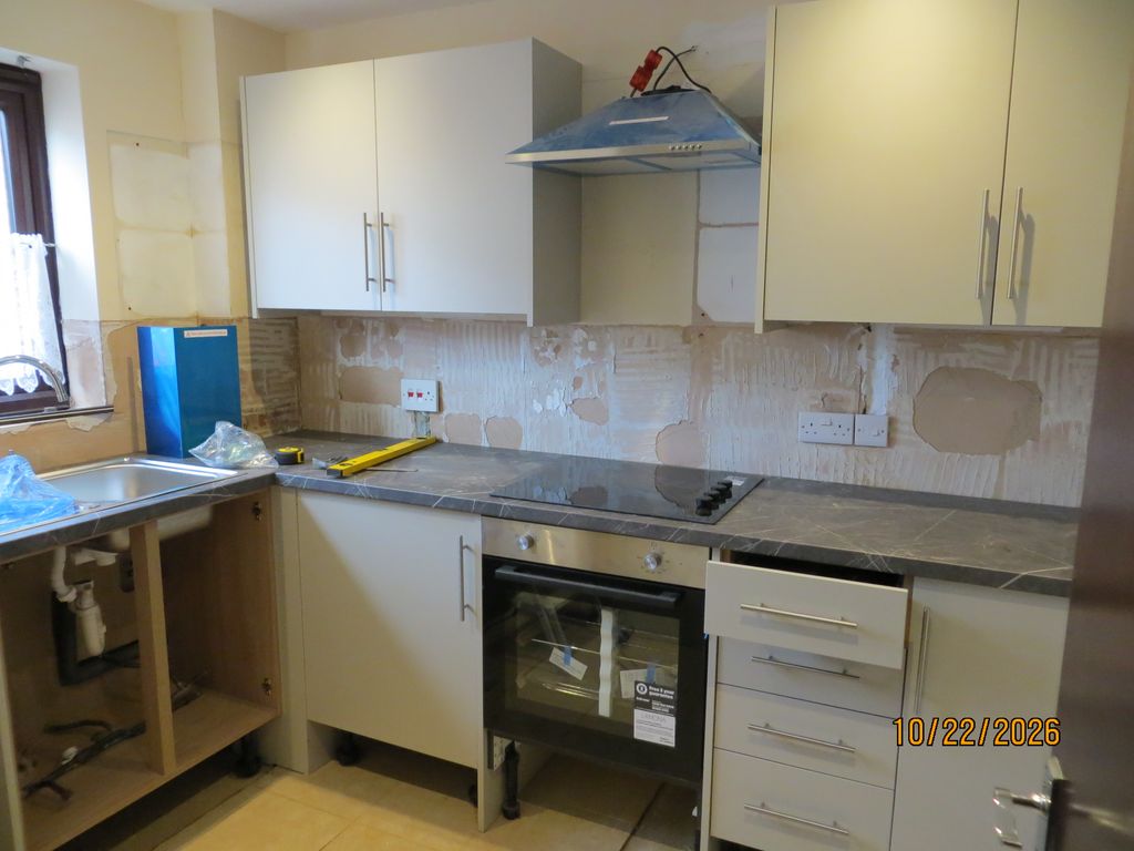 Property photo 3 of 10 Kitchen