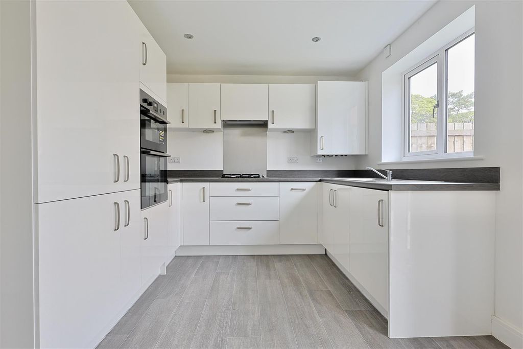 Property photo 2 of 19 D16Db9D6-5Eaf-4Dbe-A62B-70Bb81C758E1_1_201_A.Jpeg
