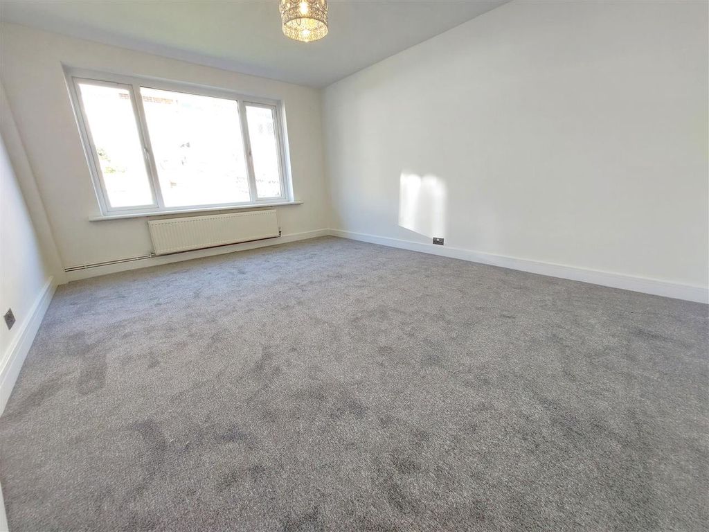 Property photo 3 of 12 Living Room